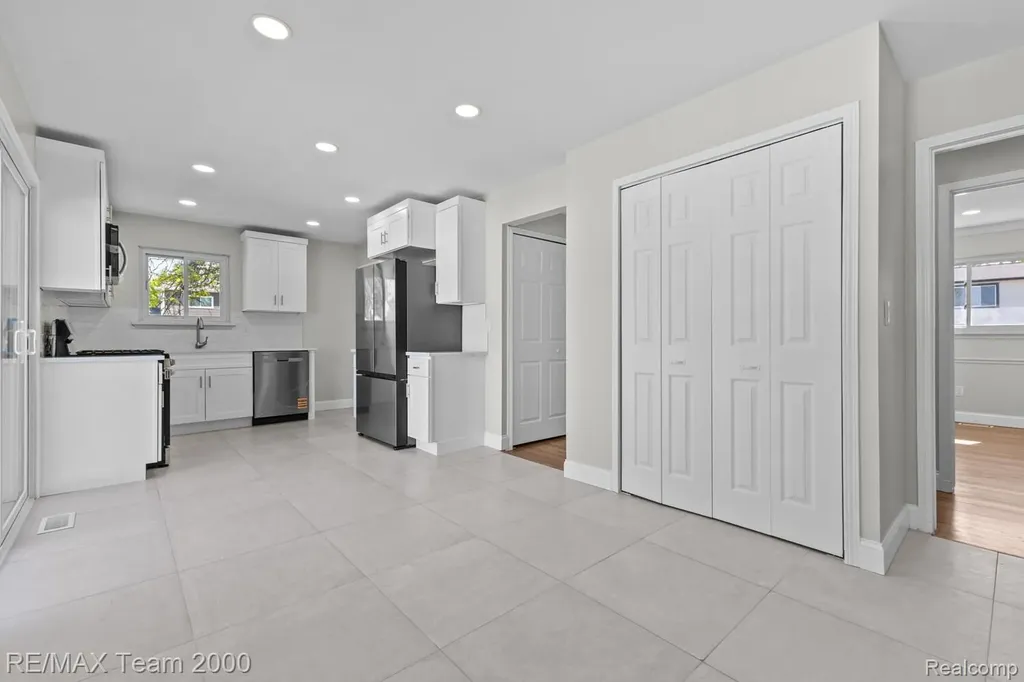 6557 Huntleigh Street Garden City City MI 48135