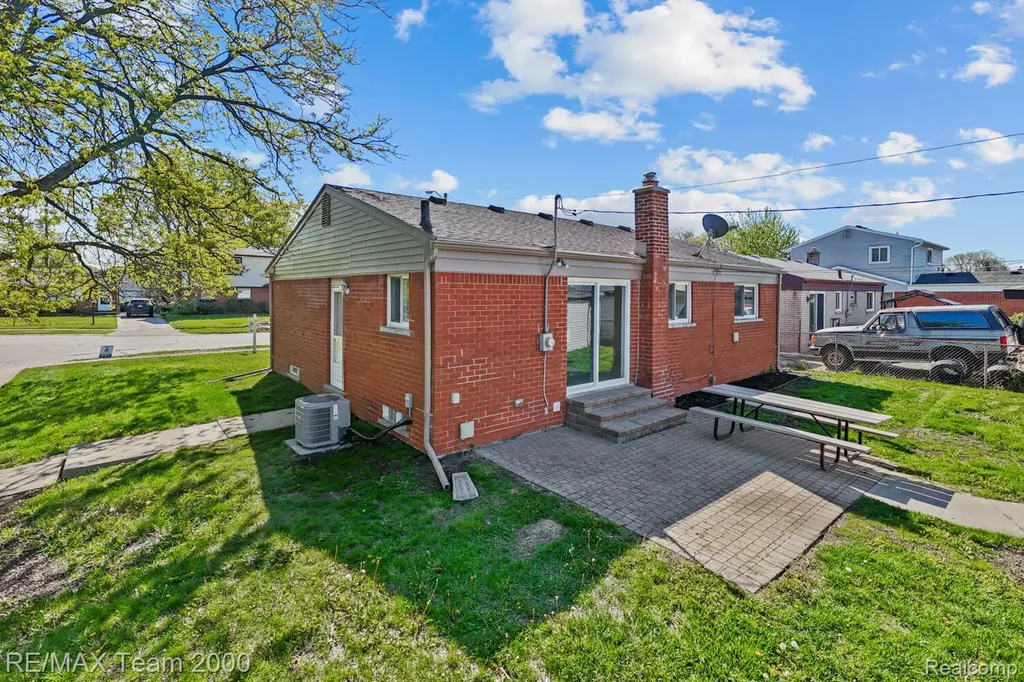 6557 Huntleigh Street Garden City City MI 48135