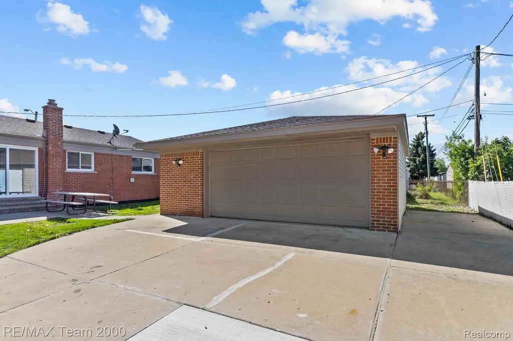6557 Huntleigh Street Garden City City MI 48135