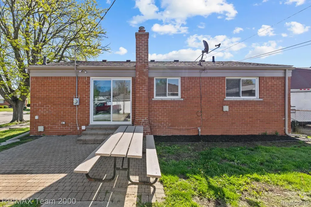 6557 Huntleigh Street Garden City City MI 48135