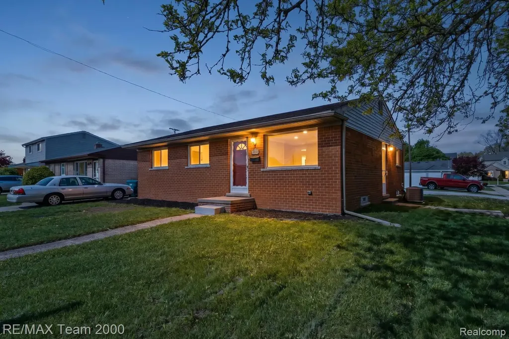 6557 Huntleigh Street Garden City City MI 48135