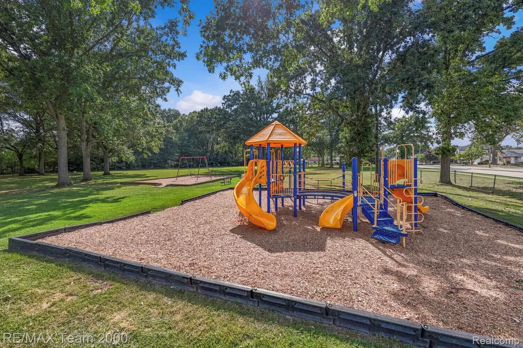 6557 Huntleigh Street Garden City City MI 48135