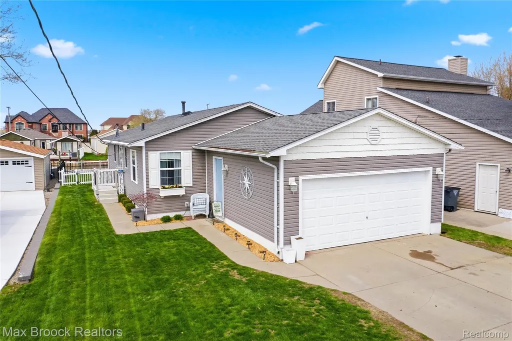 38189 Circle Drive Harrison Charter Township MI 48045