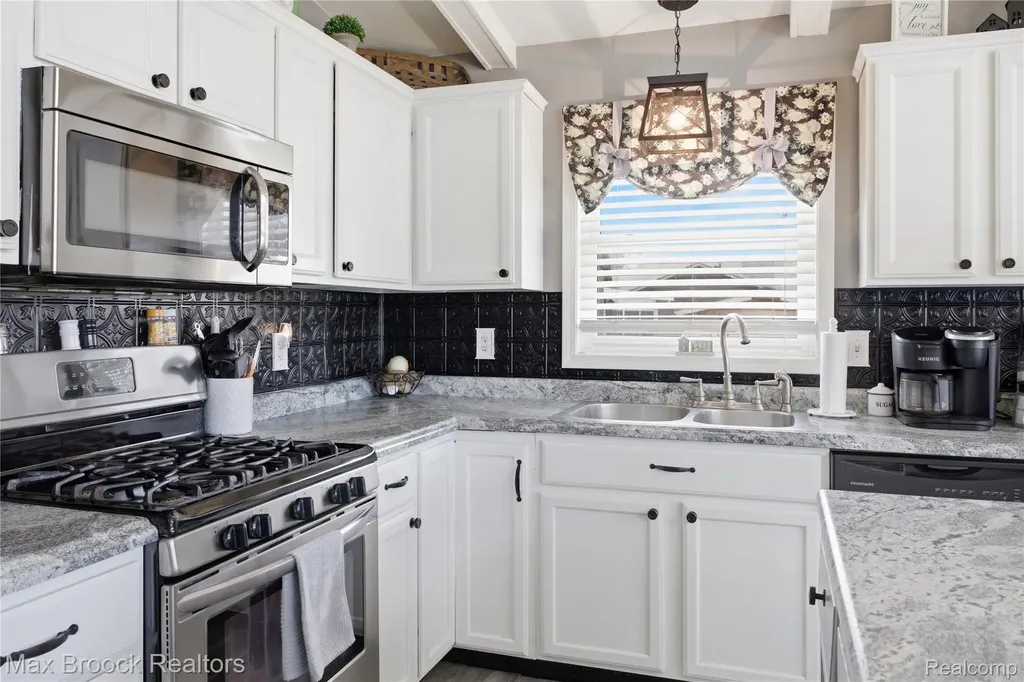 38189 Circle Drive Harrison Charter Township MI 48045