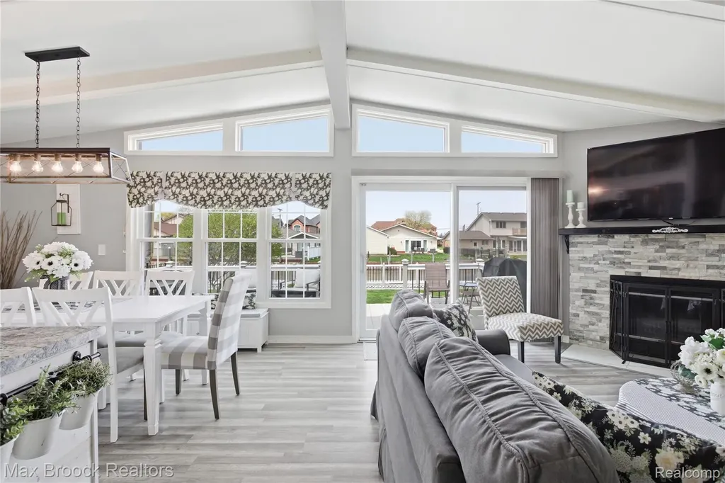 38189 Circle Drive Harrison Charter Township MI 48045