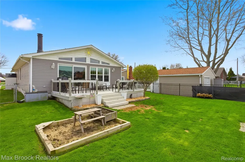 38189 Circle Drive Harrison Charter Township MI 48045