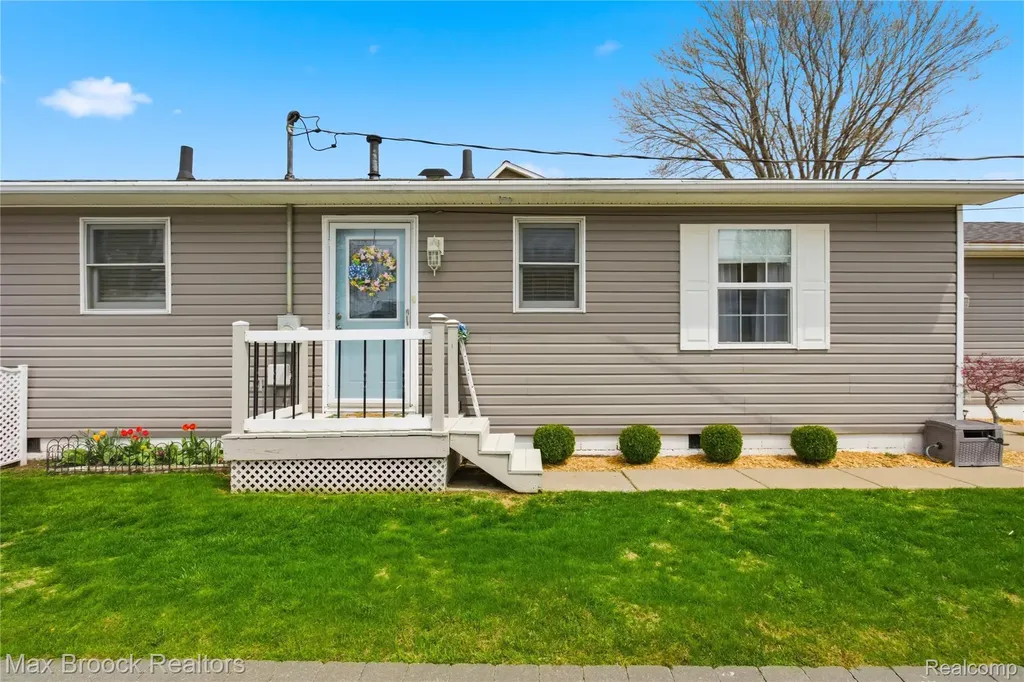 38189 Circle Drive Harrison Charter Township MI 48045