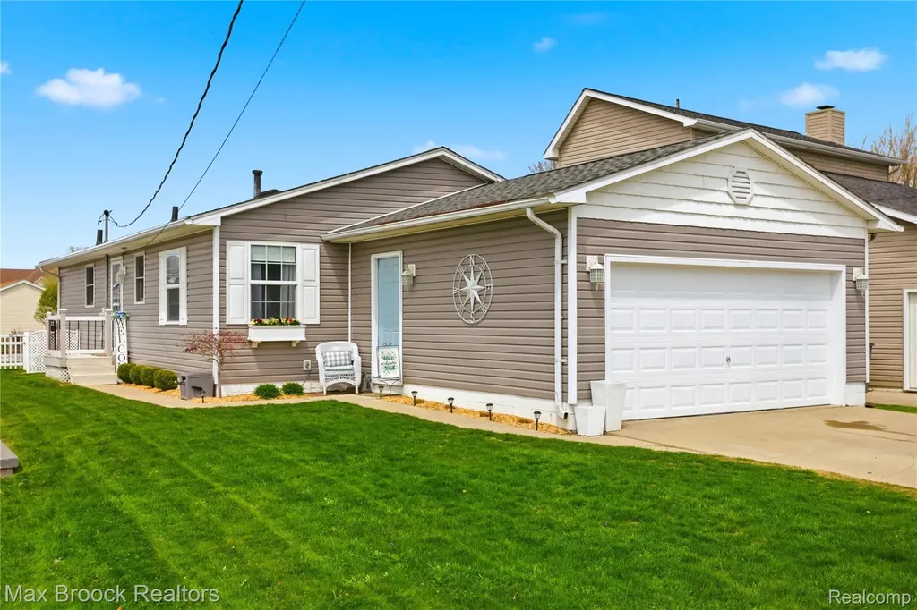 38189 Circle Drive Harrison Charter Township MI 48045