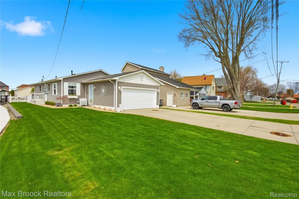 38189 Circle Drive Harrison Charter Township MI 48045