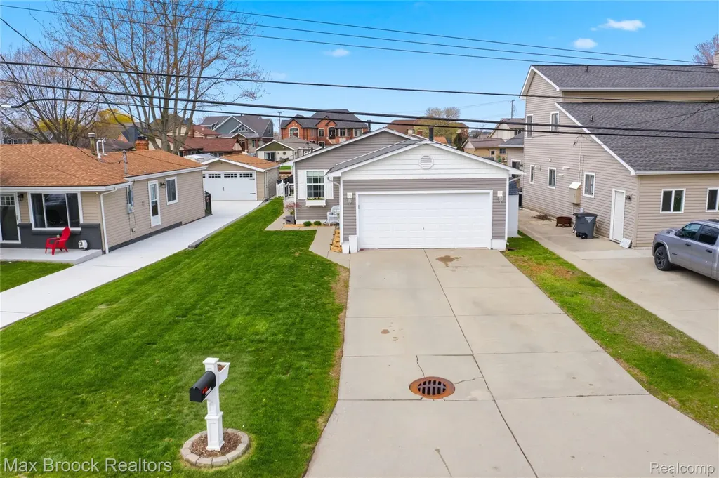 38189 Circle Drive Harrison Charter Township MI 48045