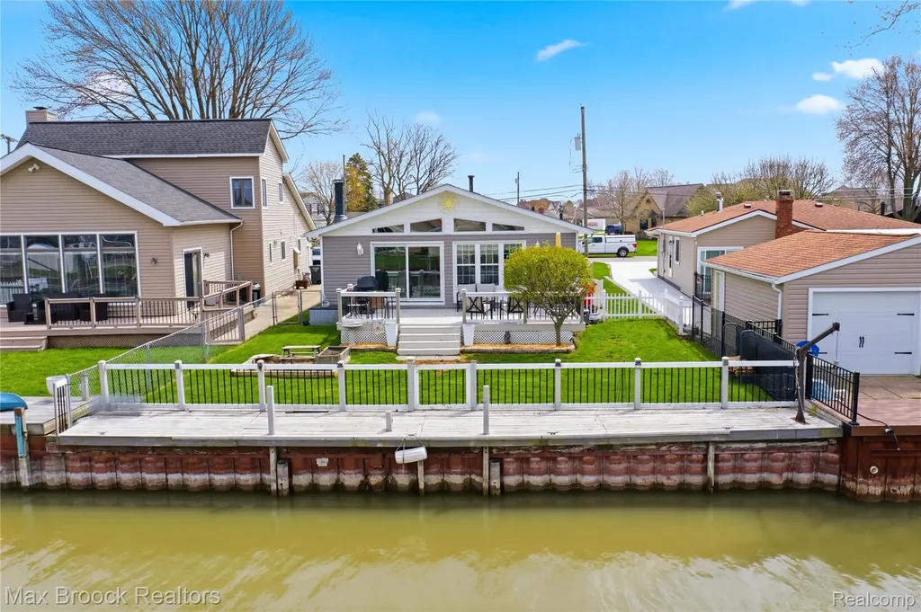 38189 Circle Drive Harrison Charter Township MI 48045