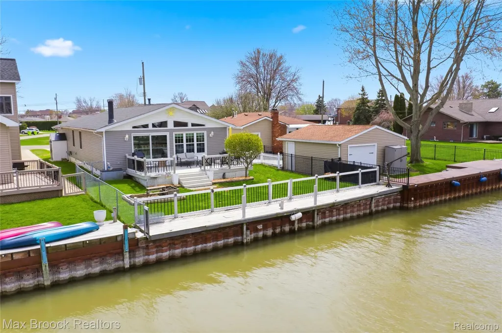 38189 Circle Drive Harrison Charter Township MI 48045