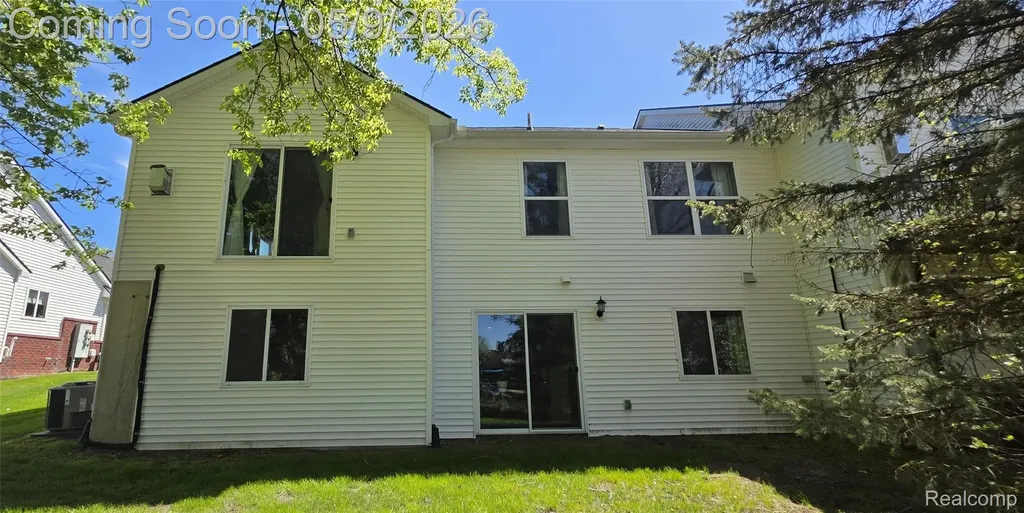 814 Nelsons Ridge Drive Howell City MI 48843