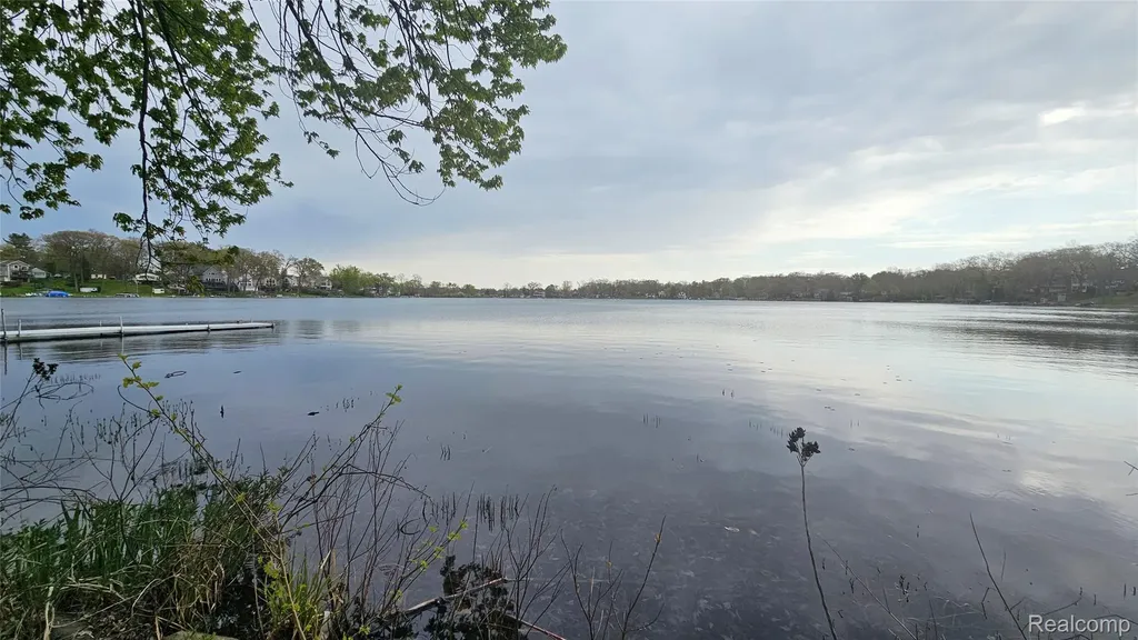 4165 Highcrest Drive Genoa Township MI 48116