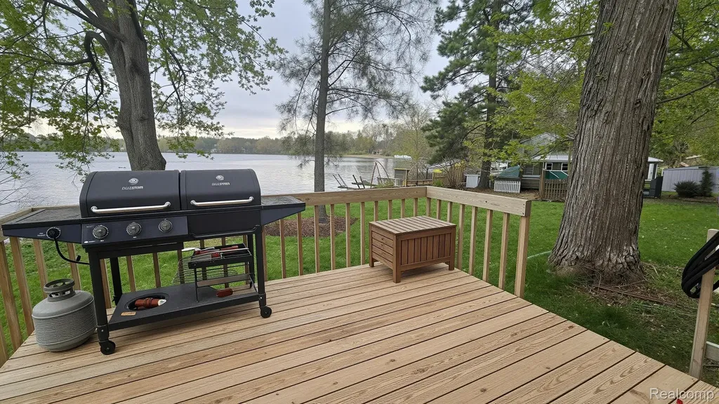4165 Highcrest Drive Genoa Township MI 48116