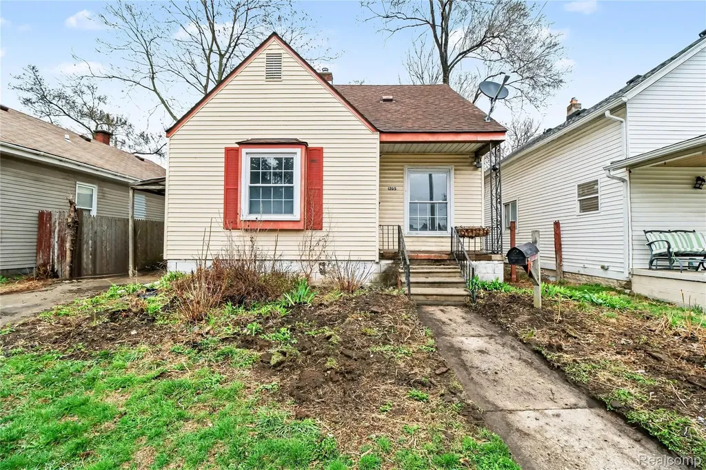 1205 E Muir Avenue Hazel Park City MI 48030