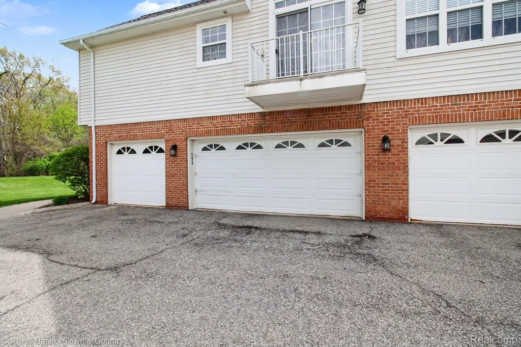 594 Olde English Circle Howell Township MI 48855