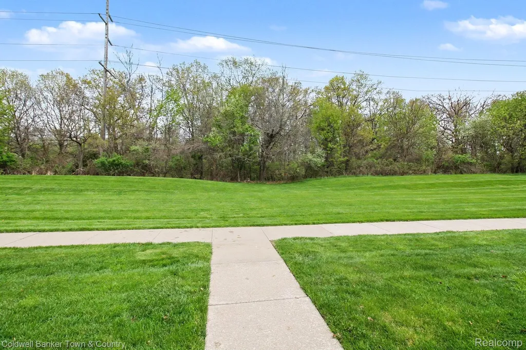594 Olde English Circle Howell Township MI 48855
