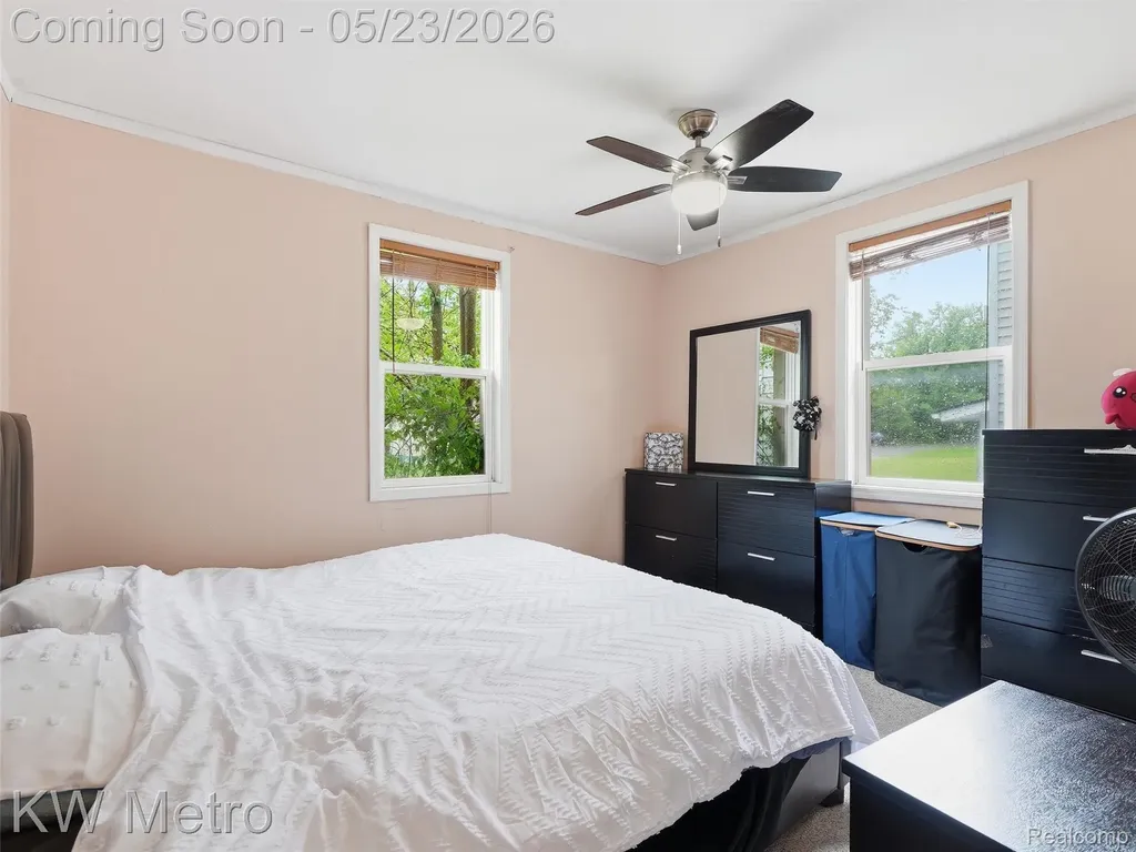 612 S Winding Drive Waterford Charter Township MI 48328