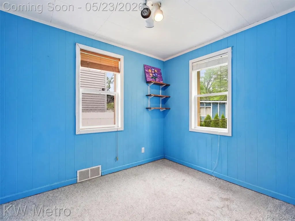 612 S Winding Drive Waterford Charter Township MI 48328
