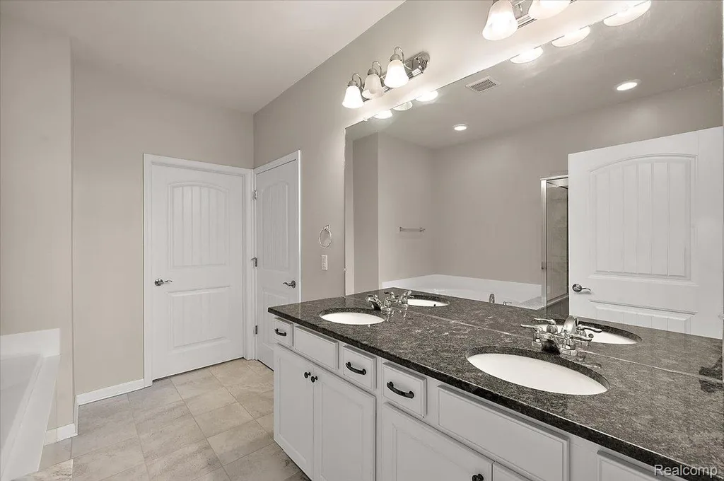 2060 Trimble Street Orion Charter Township MI 48360