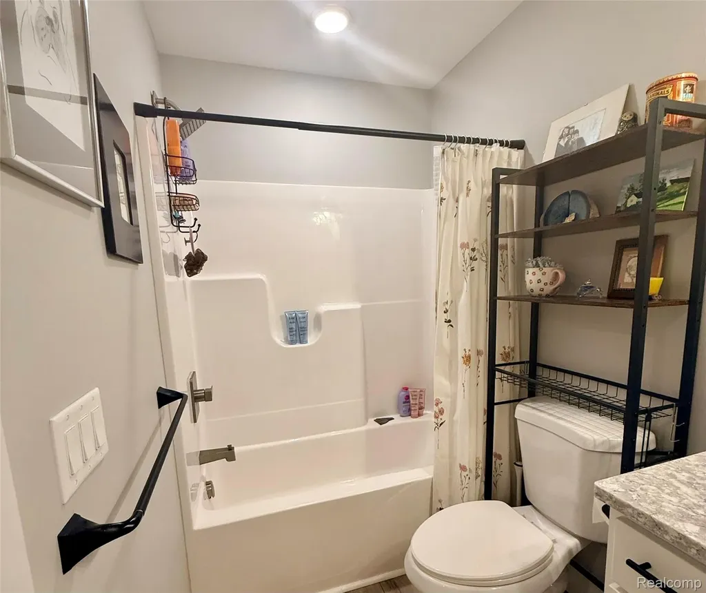 9220 S Flaska Drive Solon Township MI 49621