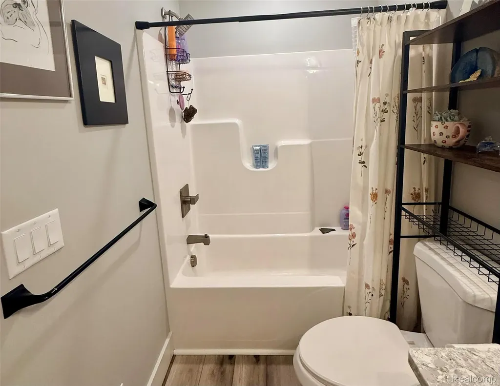 9220 S Flaska Drive Solon Township MI 49621