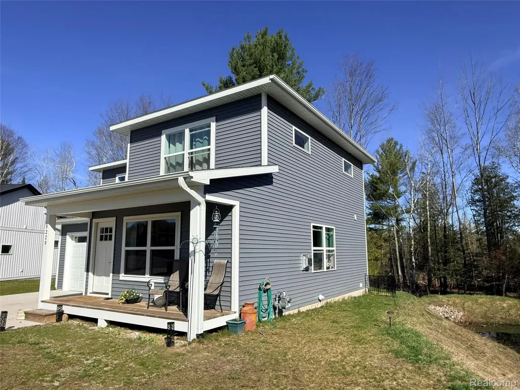 9220 S Flaska Drive Solon Township MI 49621