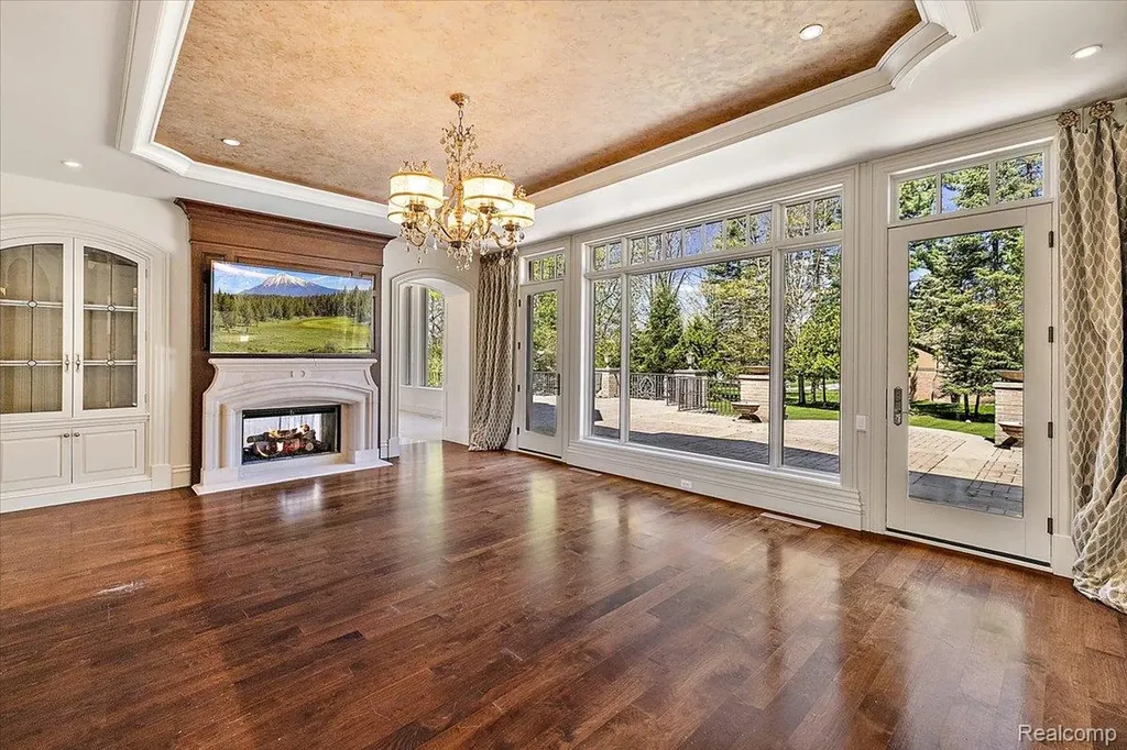 6250 Walnut Lake Road West Bloomfield Charter Township MI 48323