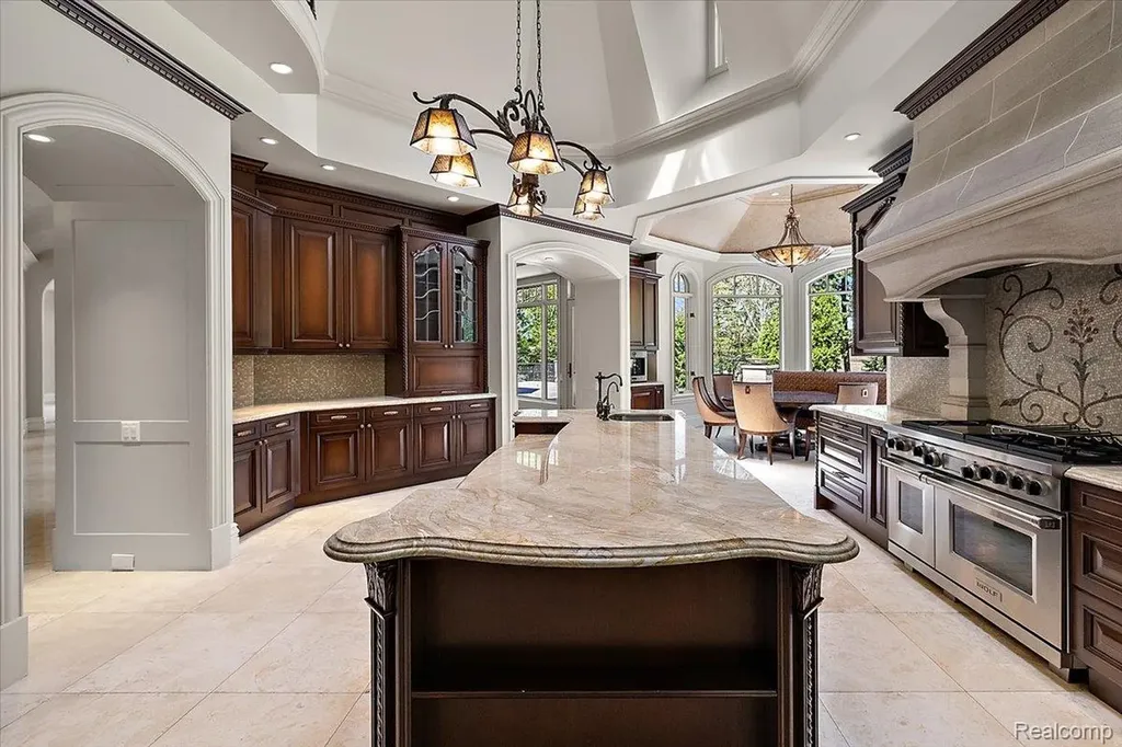 6250 Walnut Lake Road West Bloomfield Charter Township MI 48323