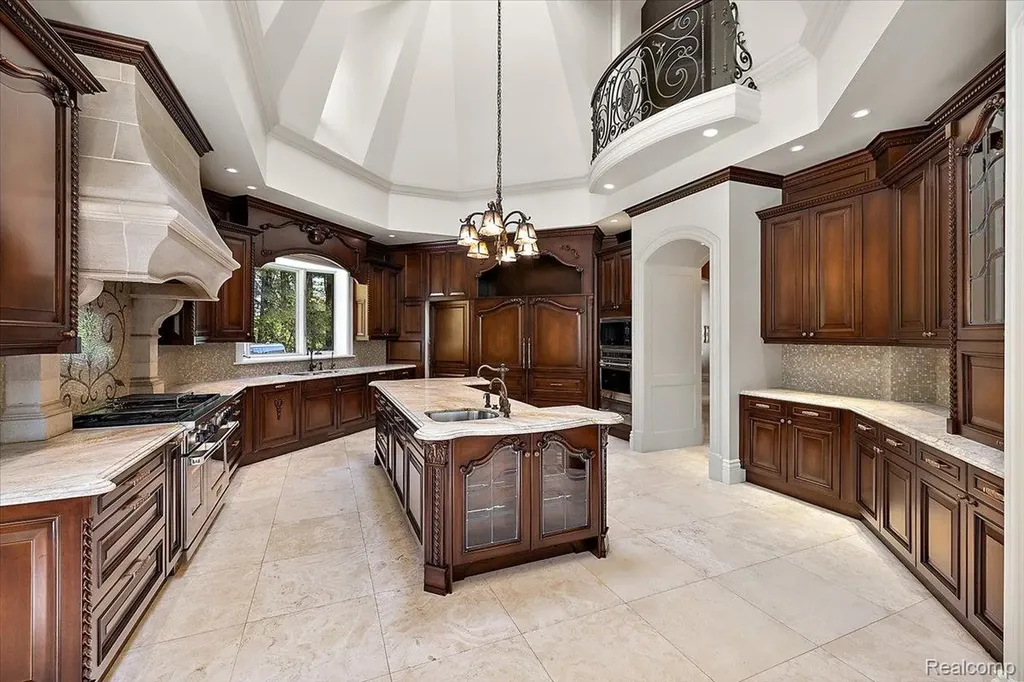 6250 Walnut Lake Road West Bloomfield Charter Township MI 48323