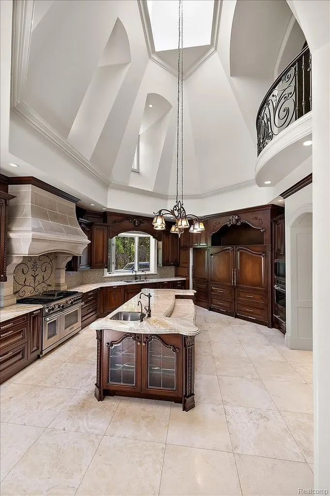 6250 Walnut Lake Road West Bloomfield Charter Township MI 48323