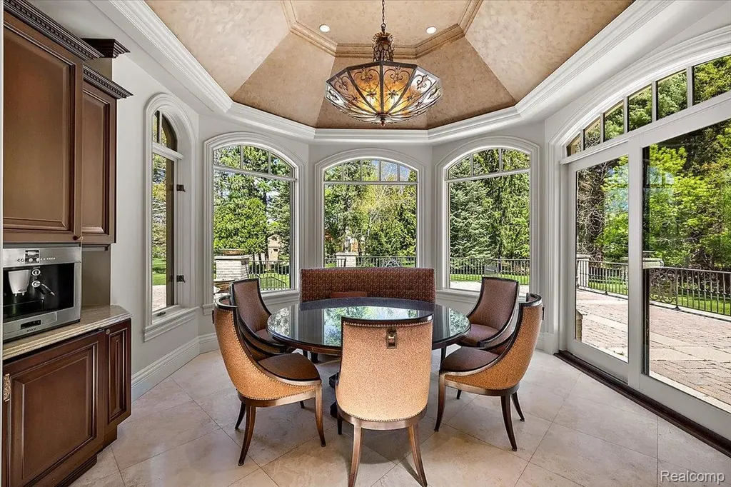 6250 Walnut Lake Road West Bloomfield Charter Township MI 48323