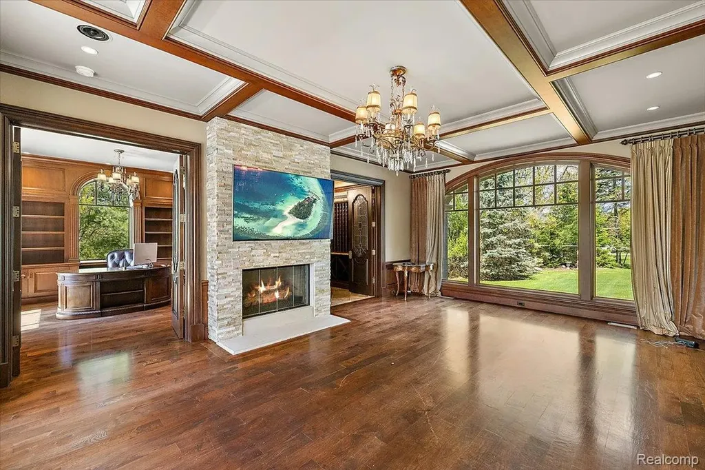 6250 Walnut Lake Road West Bloomfield Charter Township MI 48323