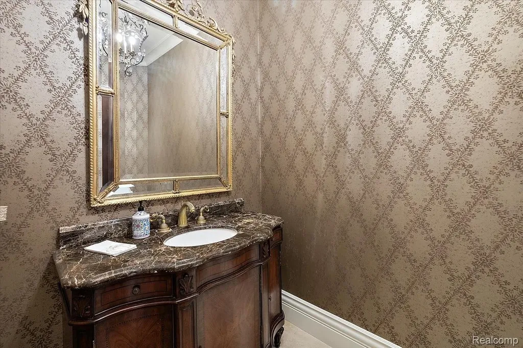 6250 Walnut Lake Road West Bloomfield Charter Township MI 48323