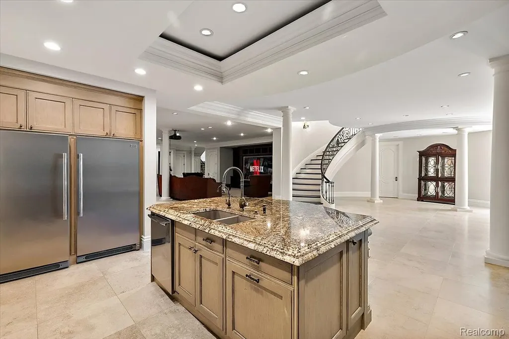 6250 Walnut Lake Road West Bloomfield Charter Township MI 48323