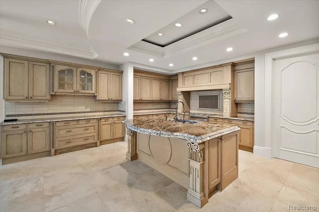6250 Walnut Lake Road West Bloomfield Charter Township MI 48323