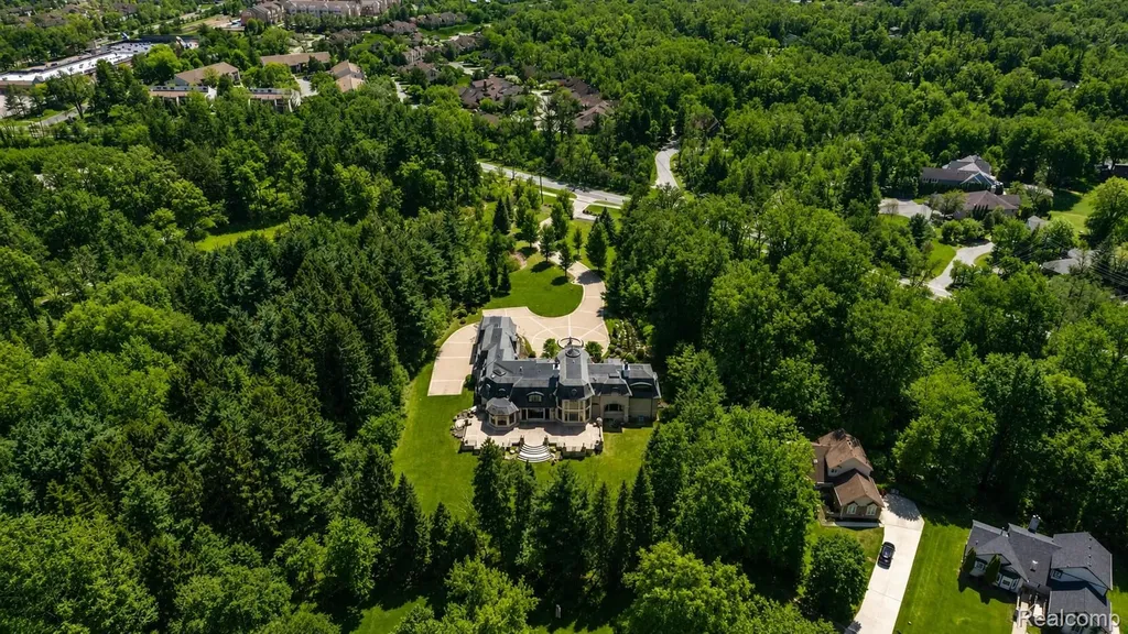 6250 Walnut Lake Road West Bloomfield Charter Township MI 48323