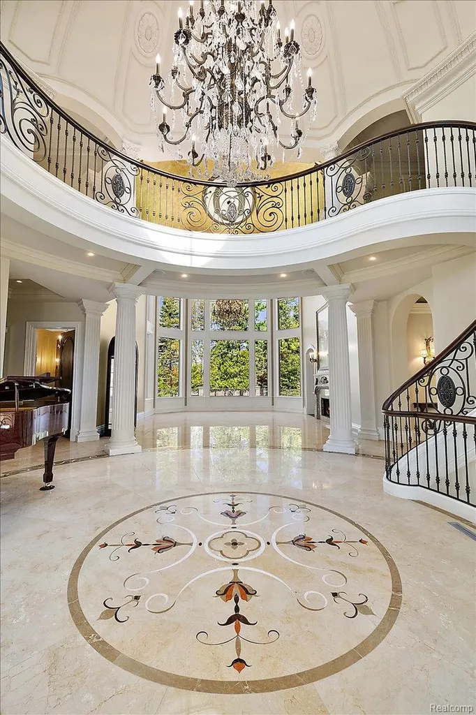 6250 Walnut Lake Road West Bloomfield Charter Township MI 48323