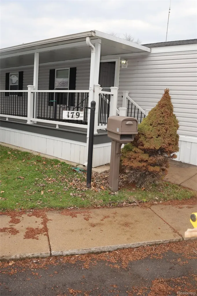 179 Terri Drive Dearborn Heights City MI 48127