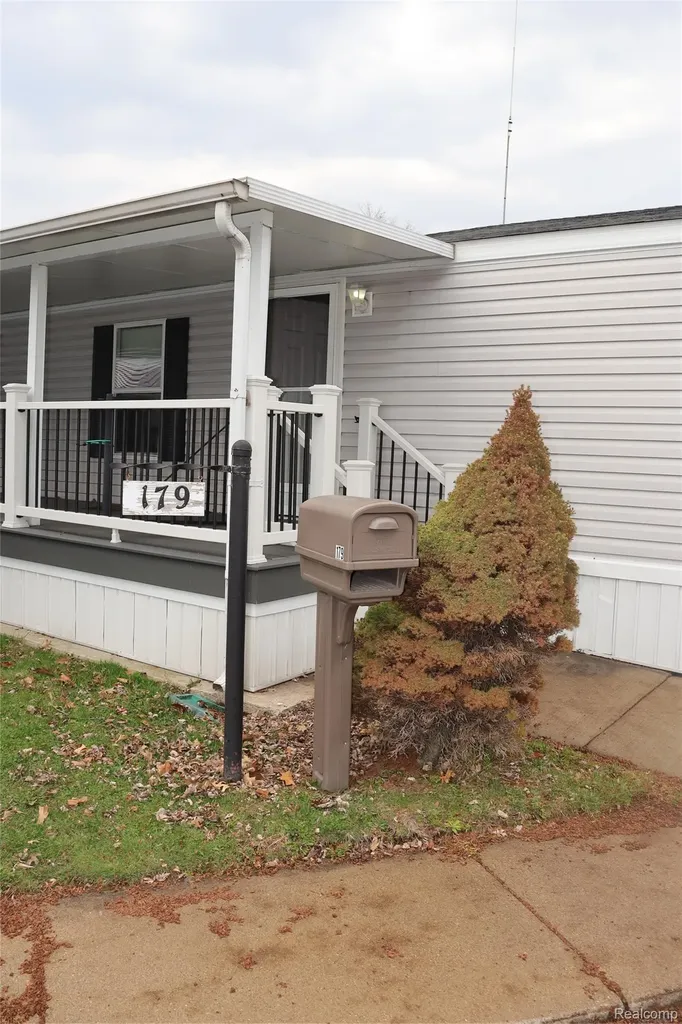 179 Terri Drive Dearborn Heights City MI 48127