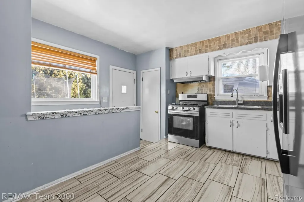 9 Christine Court Dearborn City MI 48124