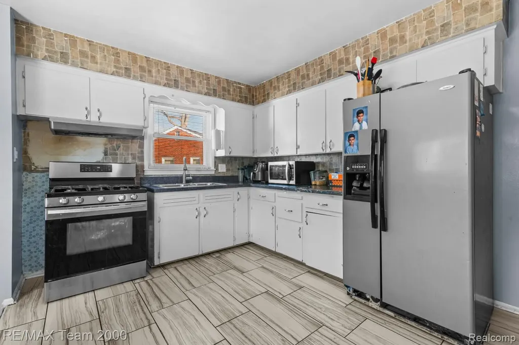 9 Christine Court Dearborn City MI 48124