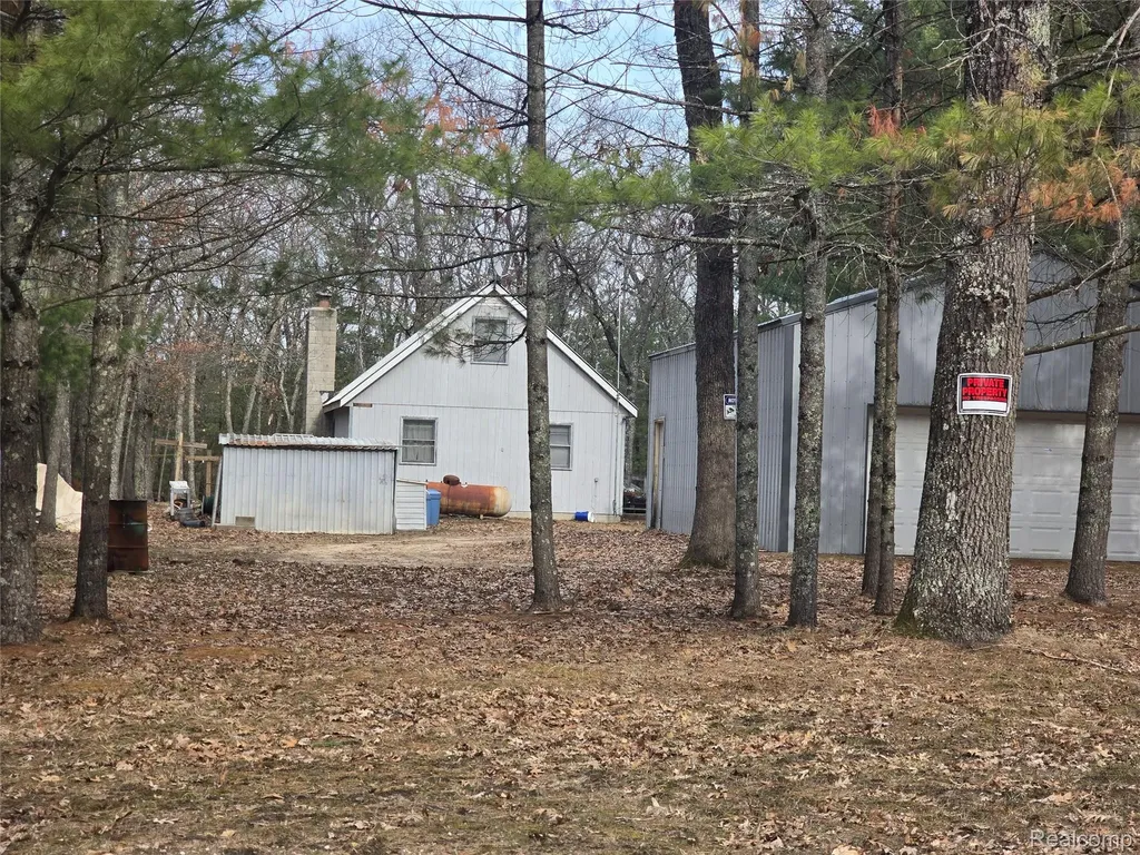9027 S Lost Pine Avenue Lake Township MI 49304