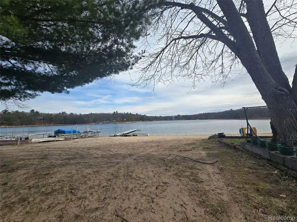 9027 S Lost Pine Avenue Lake Township MI 49304