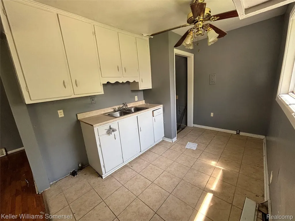 3128 Sloan Street Flint City MI 48504