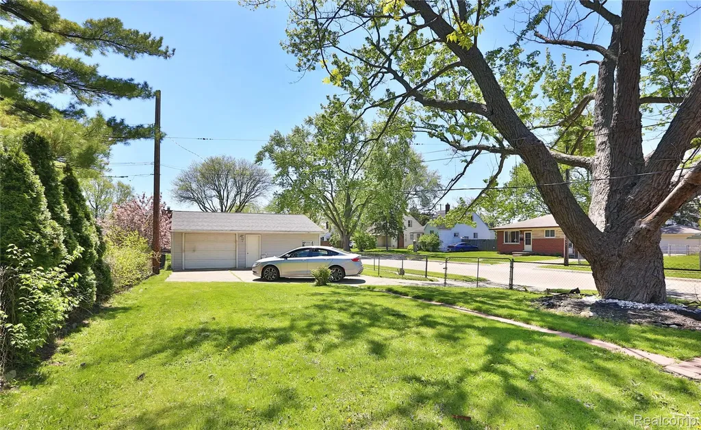 17204 Stephens Drive Eastpointe City MI 48021