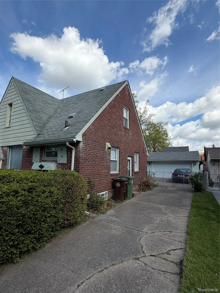 13126 Chestnut Street Southgate City MI 48195