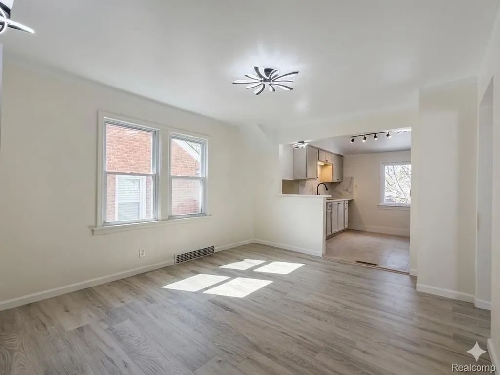 8153 Bliss Street Detroit City MI 48234