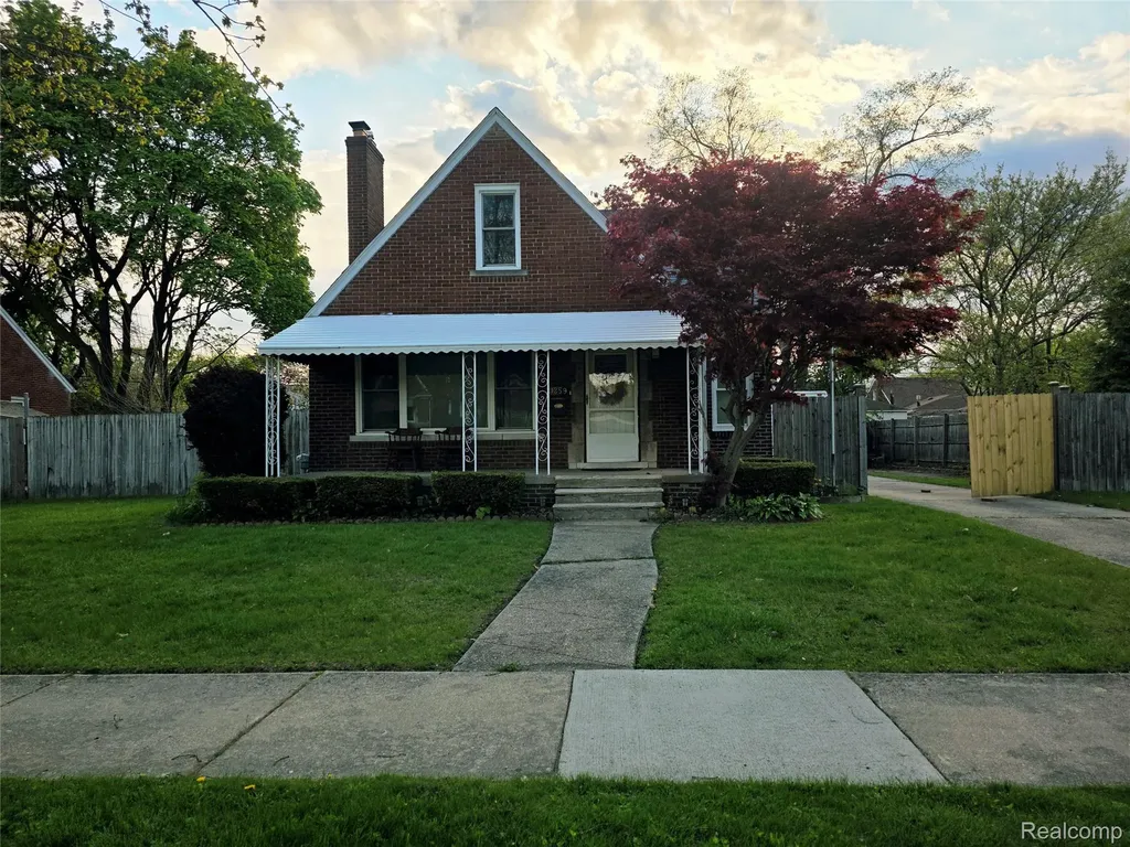 21259 Cyman Avenue Warren City MI 48091